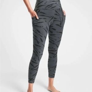 Athleta Salutation Stash 7/8 Leggings Zebra | Size M | Good